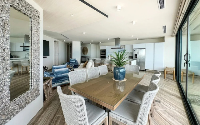 3BR Ground Floor Condo With Direct Pool Access