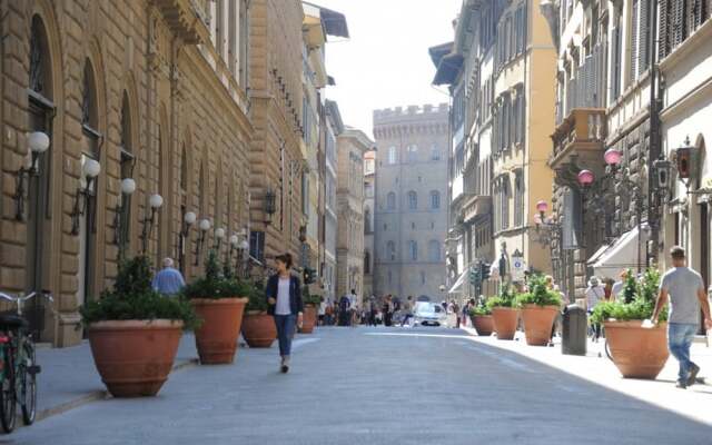 Central Duomo Apartment With Fast Wifi