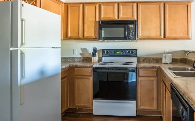 1 BR Apt with Parking by Frontdesk