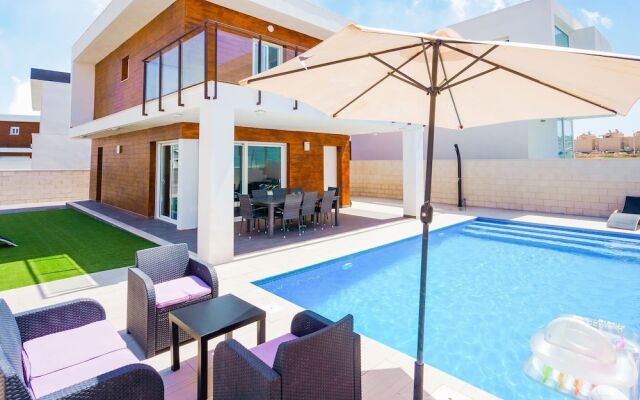 Splendid Villa in Gran Alacant with Private Swimming Pool