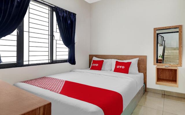 OYO 90688 Marta Residence