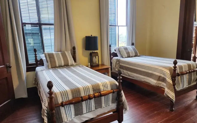 1886 Victorian 4 Bedroom Home by Redawning