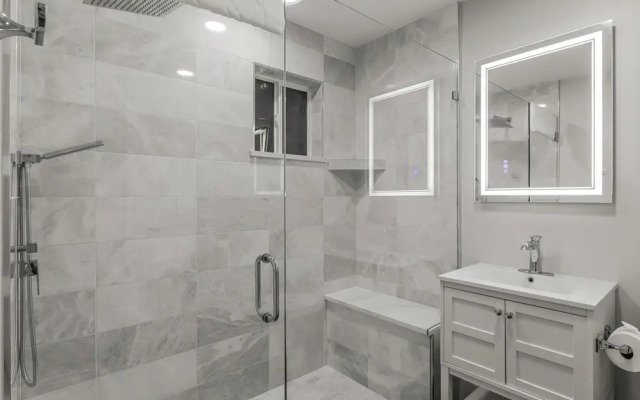 Montecito Luxe 3-villa Retreat w Pool Courtyard