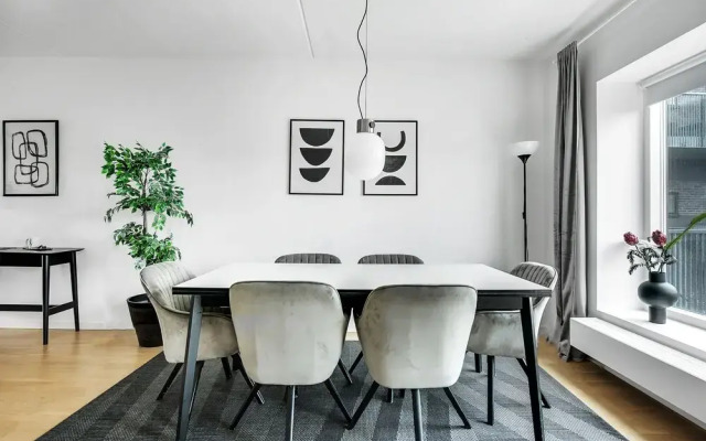 Bright and Spacious Apartment near metro station and a supermarket