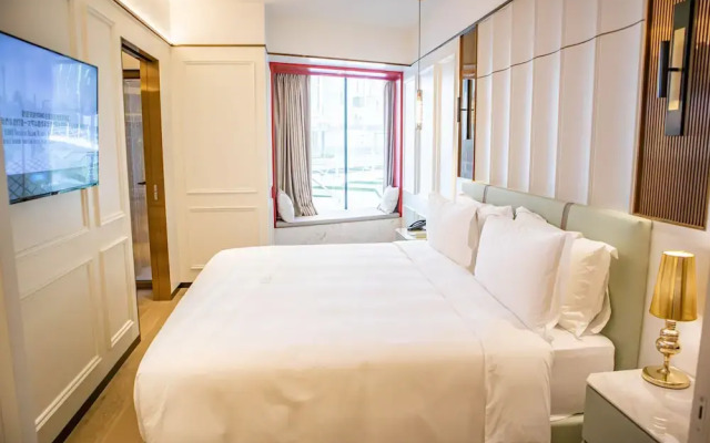 YOHO Resorts World Hotel