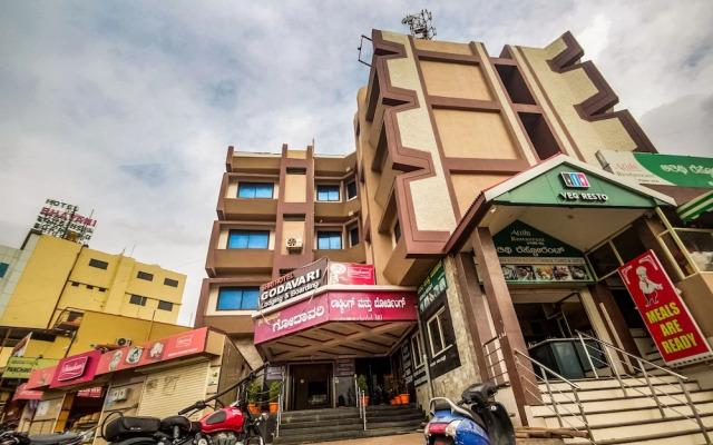 OYO 48043 Hotel Godavari