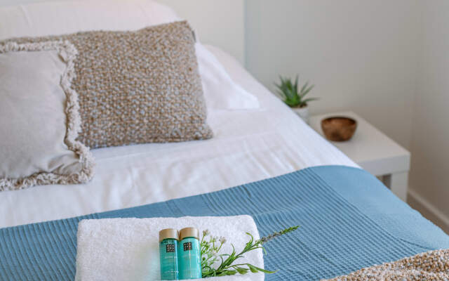 Lovely Apartment With Lateral sea View and Parking