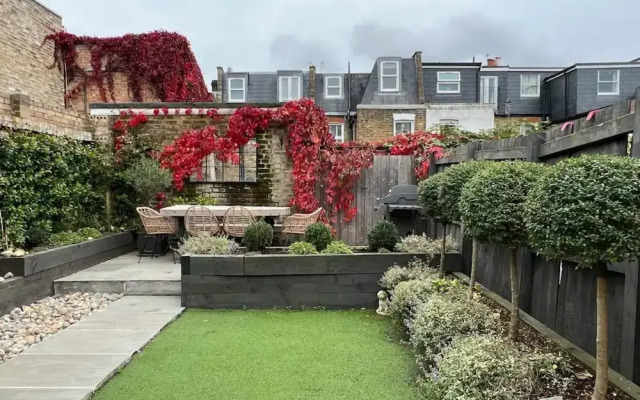 Gorgeous 3 Bedroom Home in Quaint Southfields