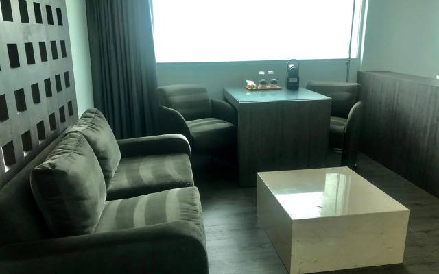 We Hotel Aeropuerto