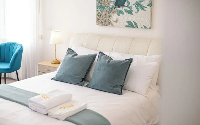 StayAU 6BRM Lakeview Villa Holiday Stay