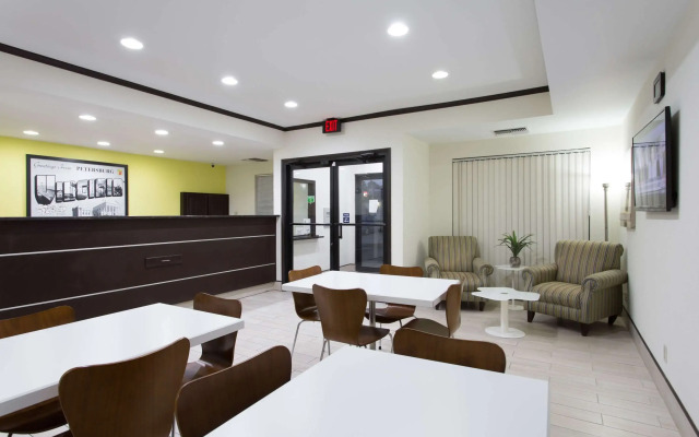Super 8 by Wyndham Petersburg