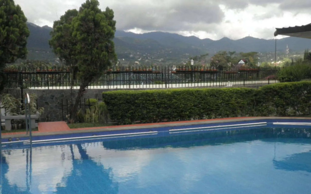 Hotel Lurus