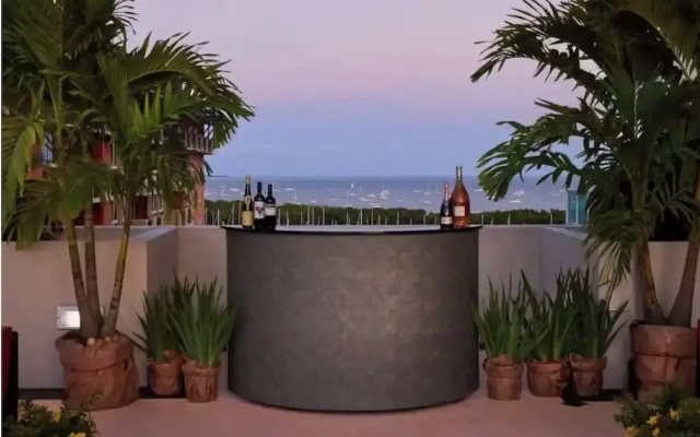 Arya Residences & Suites