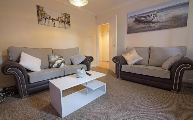 Stylish Five Star Rated Apartment