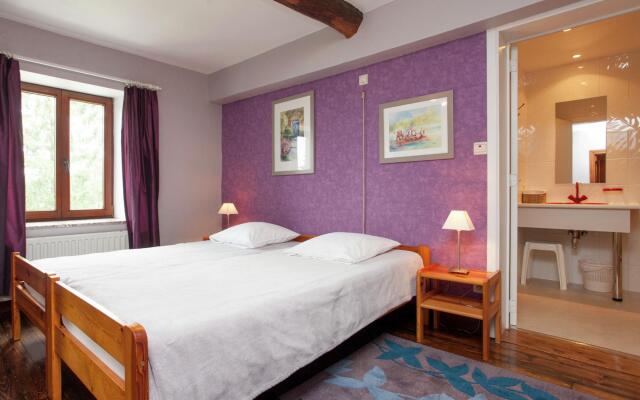 Spacious Holiday Home in Humain with Garden