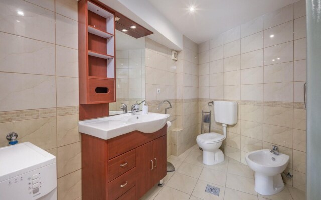 Beautiful Home in Crikvenica With Wifi and 2 Bedrooms