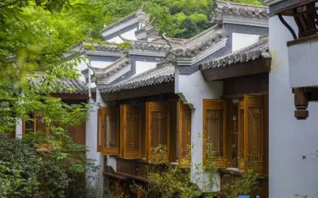 Xiangyuan Yungu Holiday Hotel