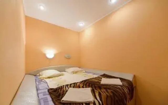 Apartment Budivelnykiv 22 11