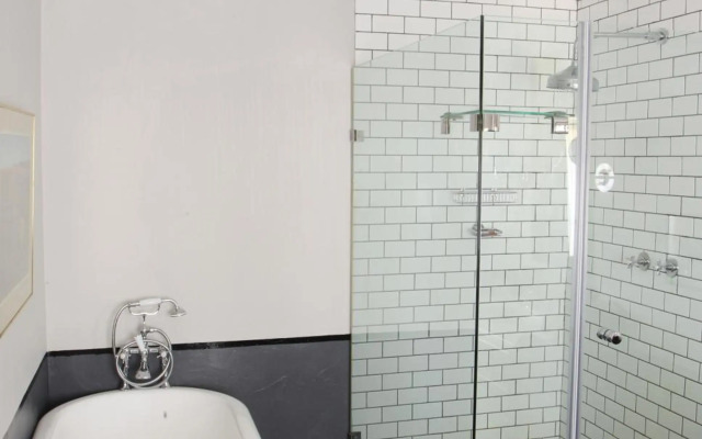 Fugitives' Drift Lodge