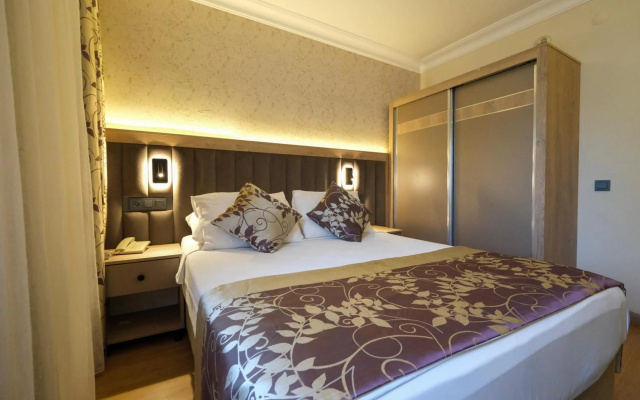 Kandelor Hotel