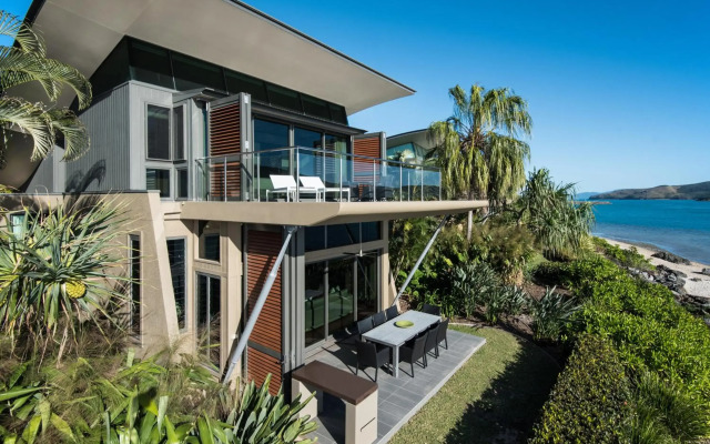 Yacht Club Villas