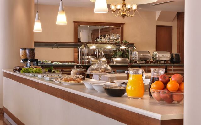 Taksim Metropark Hotel