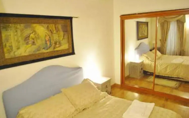 One-Bedroom Apartment Downtown