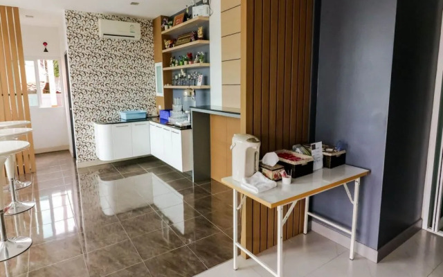 NIDA Rooms Sahamit 211 King Monument