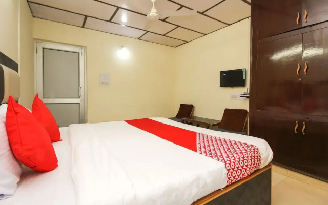 OYO 24525 Hotel Country Lodge