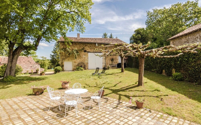 Ritzy Mansion in Sourzac With Tennis Court, Pool & Gym