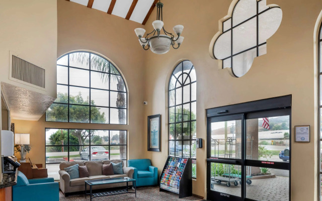 Quality Inn & Suites Camarillo - Oxnard