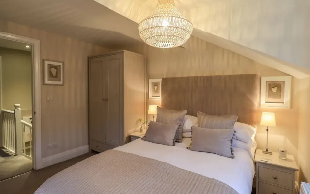 Honeywood House