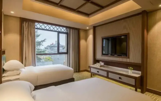 Vyluk J Hotel South Asian Garden Dianchi
