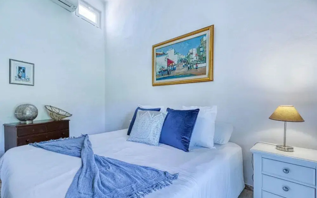 Golfinhos Magnificent Spacious 5 Bedroom Villa