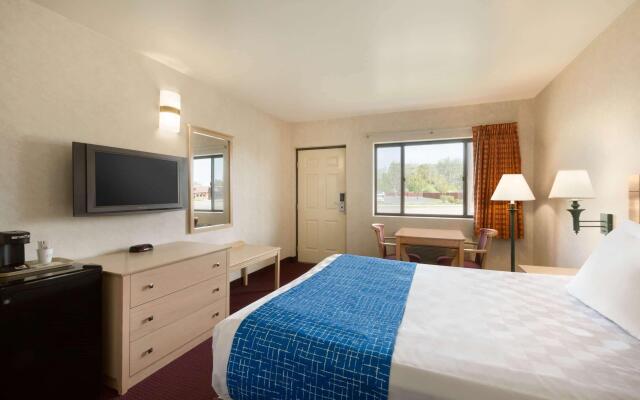 Travelodge by Wyndham Niagara Falls