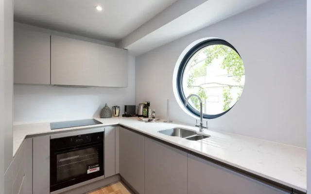 The Carlyle - Elegant Serviced Apartments