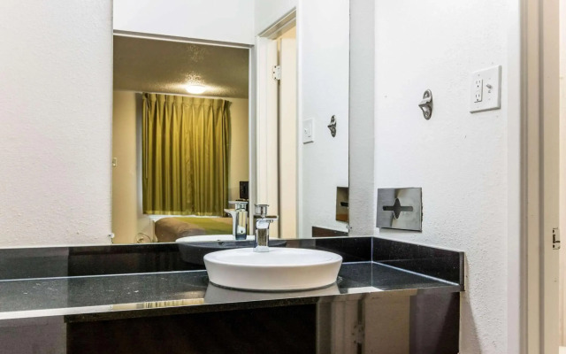 Motel 6 Alexandria, LA - South