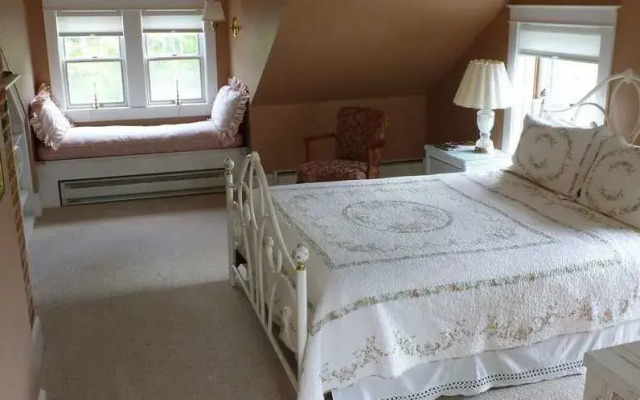 The Trumbull House Bed and Breakfast