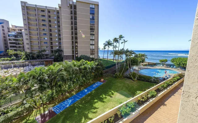 Royal Kahana 318 Studio Bedroom Condo by RedAwning
