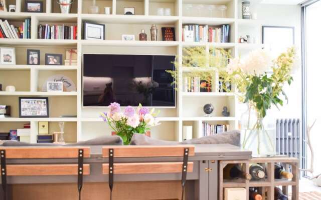 Riverside Apartment in South Chelsea