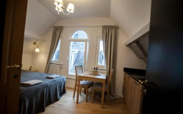 Luxury Suites Riverside Residence