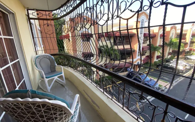 Inviting 3-bedroom Apt in Santo Domingo!