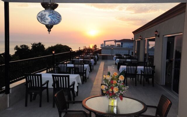 Beachway Hotel Side
