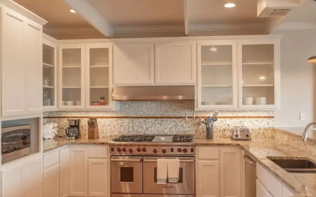 Salt and Horns - 4 Br Home