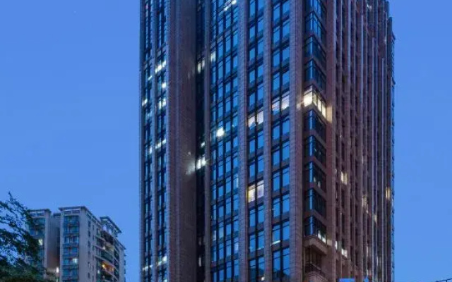 Elaine Savile International Hotel Apartment