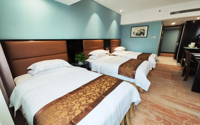 Skyline Plaza Hotel