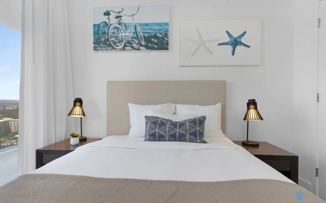 Bayview Luxury: 3BR Pools Oceanfront Amenities