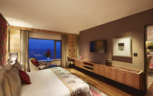 Taj Lands End