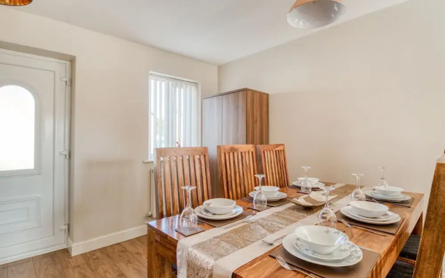 Cosy Holiday Home in Leicester Near National Space Centre