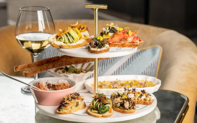 Kimpton Theta New York - Times Square by IHG